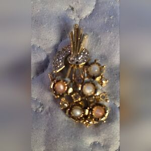 BB5b Vintage Gold Tone Rhinestone Flower On Stem  Brooch Pin